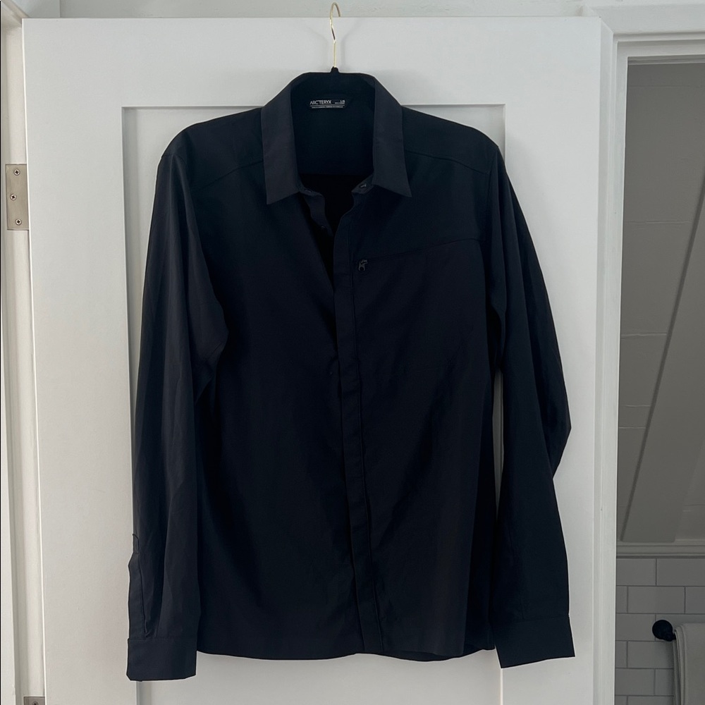 Arc'teryx Men's Dark Gray Casual Button Down Shirt